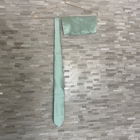 Mint tie and pocket square - Picture 2 of 5